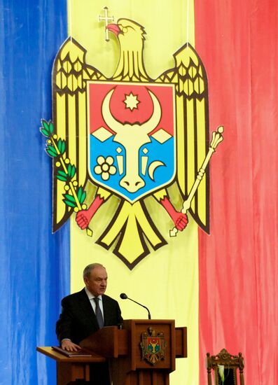 Moldova's new president Nicolae Timofti sworn-in