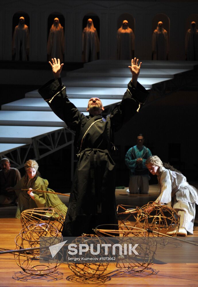 Press rehearsal of the play "Cain"
