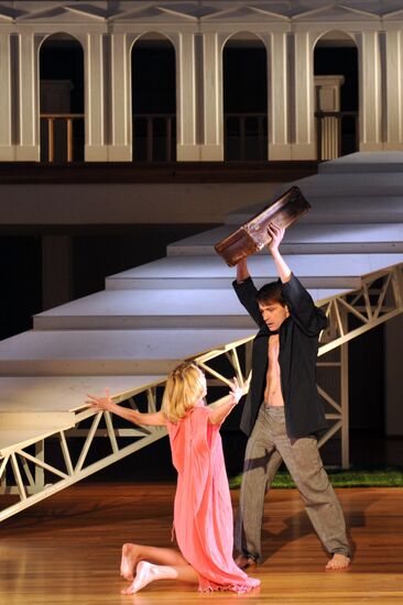Press rehearsal of the play "Cain"