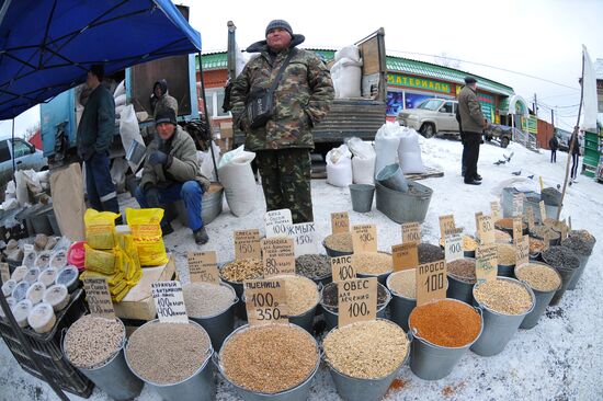 Chelyabinsk Bird Market in operation