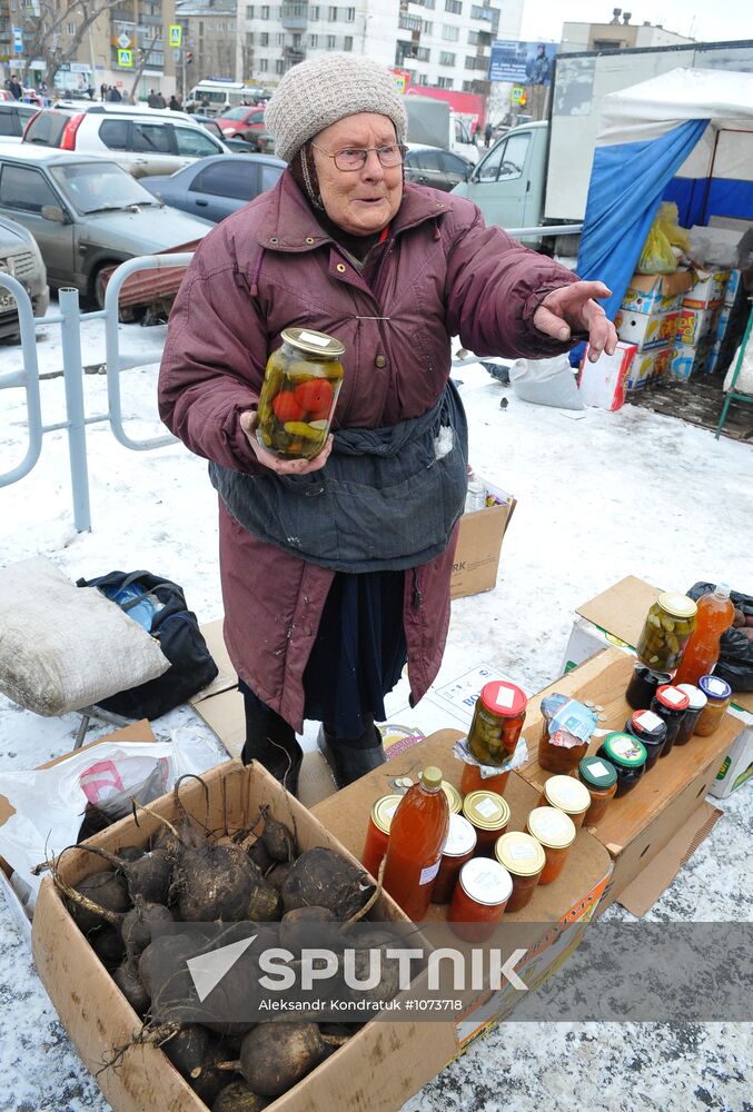 Chelyabinsk Bird Market in operation