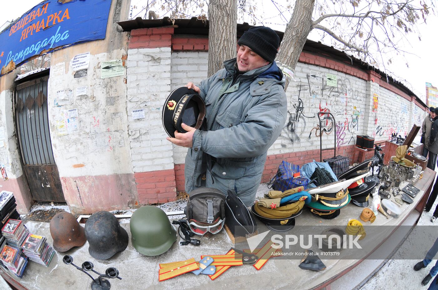 Chelyabinsk Bird Market in operation