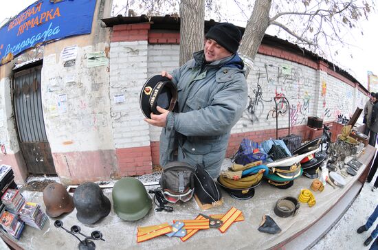 Chelyabinsk Bird Market in operation