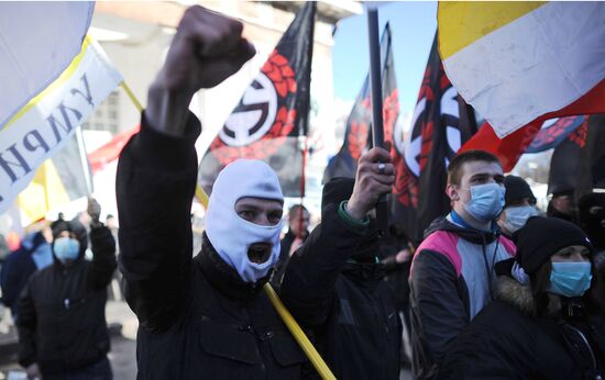 Opposition stages rally at St. Petersburg's Konyushennaya Square