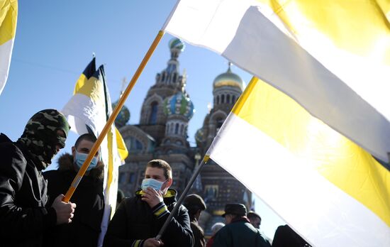 Opposition stages rally at St. Petersburg's Konyushennaya Square