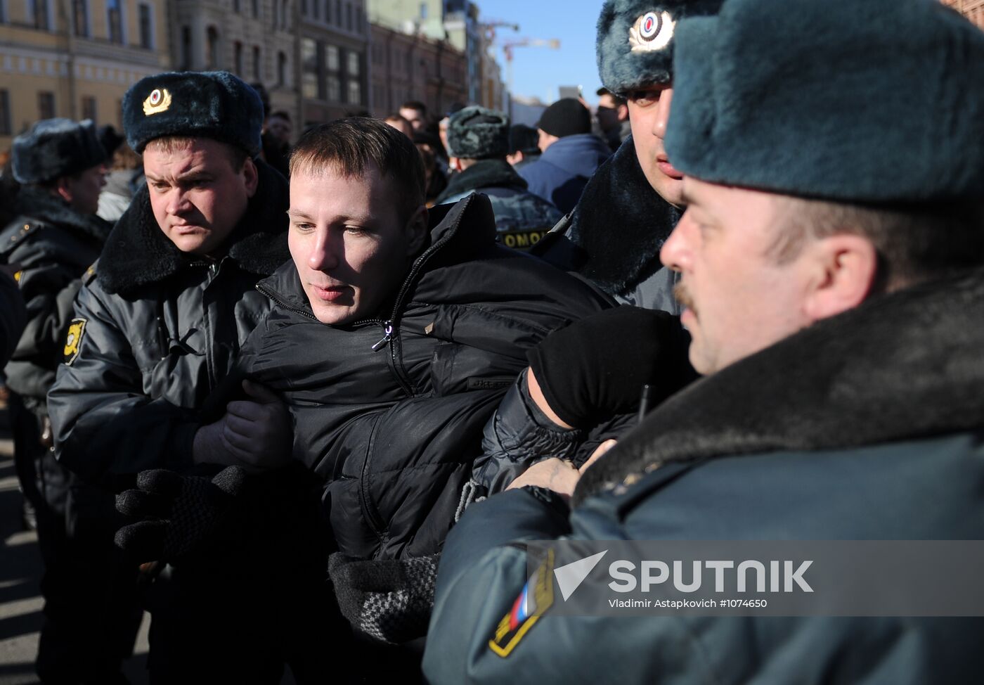 Opposition stages rally at St. Petersburg's Konyushennaya Square