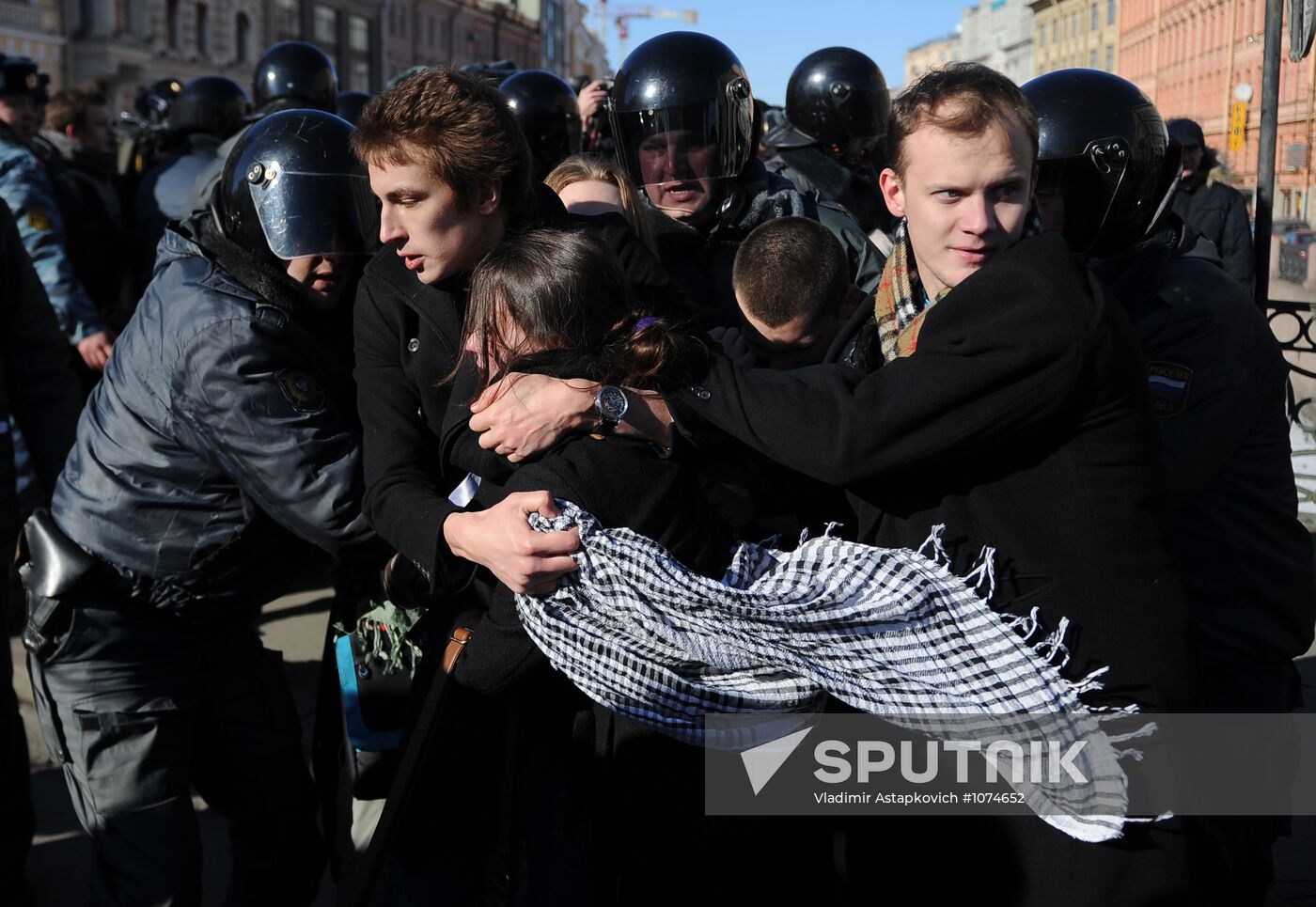 Opposition stages rally at St. Petersburg's Konyushennaya Square
