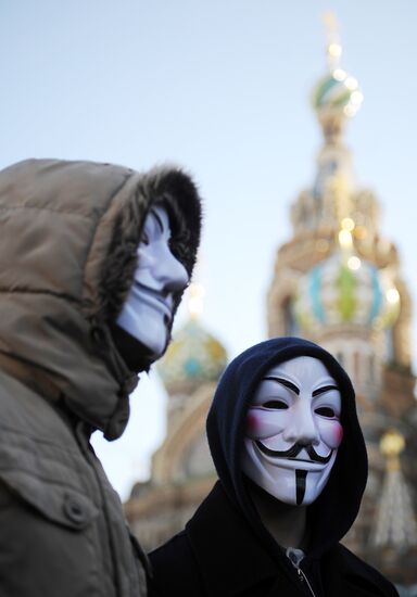 Opposition stages rally at St. Petersburg's Konyushennaya Square
