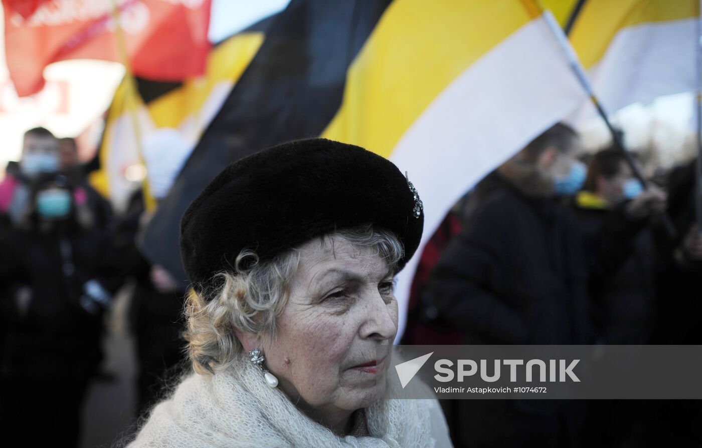 Opposition stages rally at St. Petersburg's Konyushennaya Square