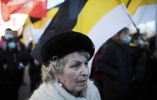 Opposition stages rally at St. Petersburg's Konyushennaya Square