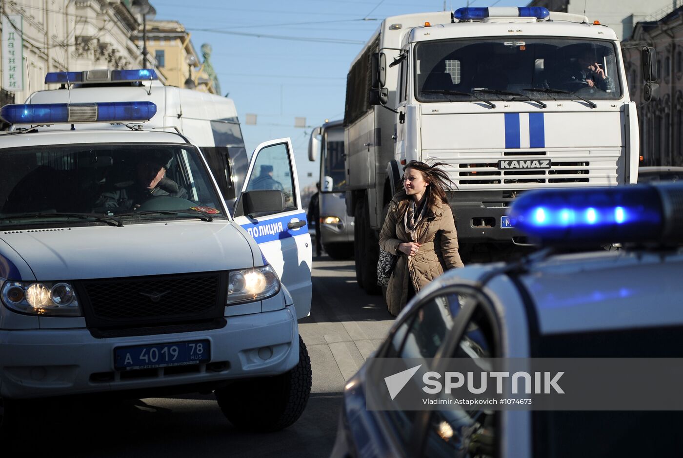Opposition stages rally at St. Petersburg's Konyushennaya Square