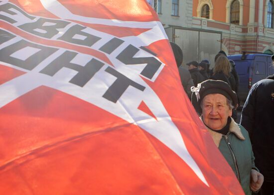 Opposition stages rally at St. Petersburg's Konyushennaya Square