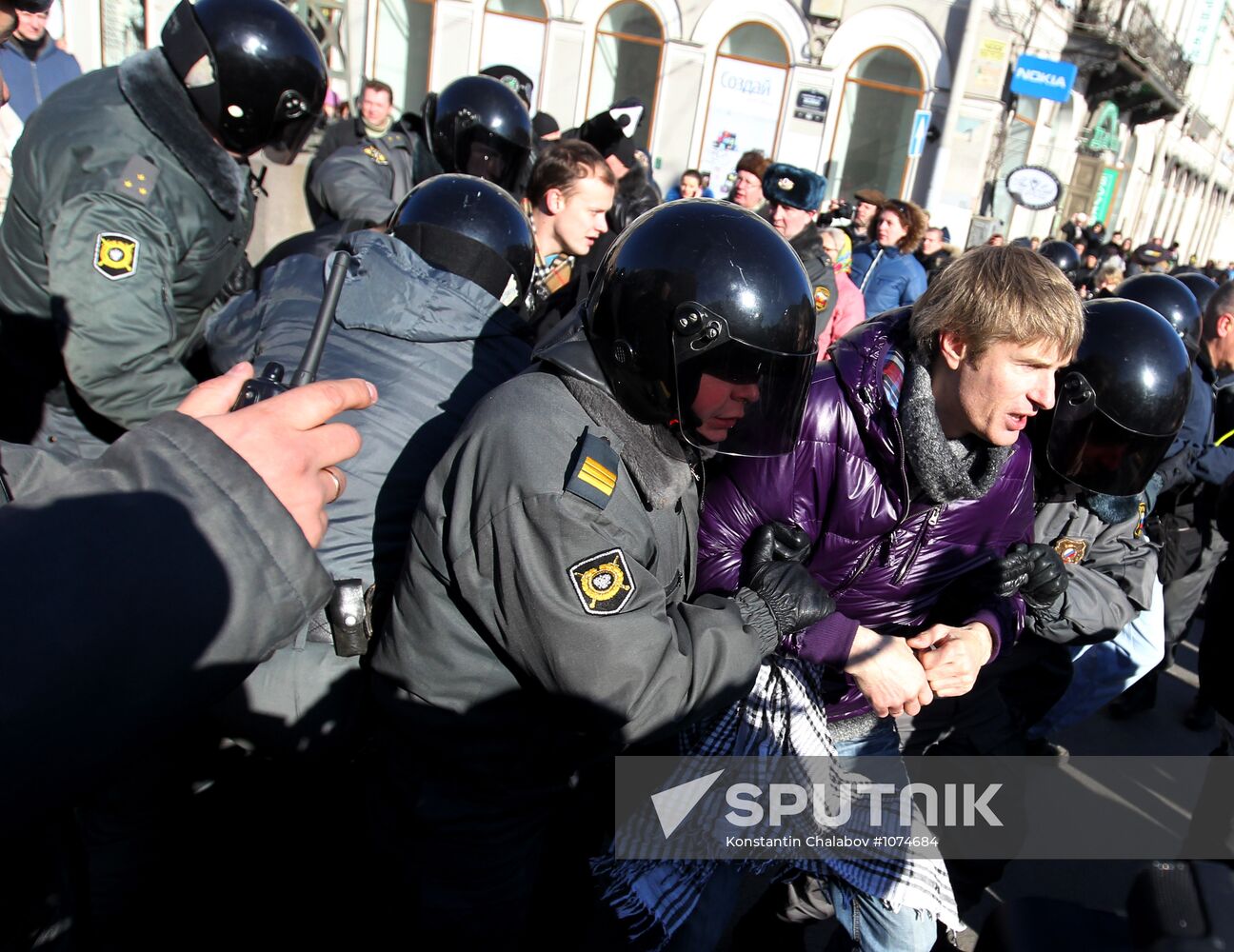 Opposition stages rally at St. Petersburg's Konyushennaya Square