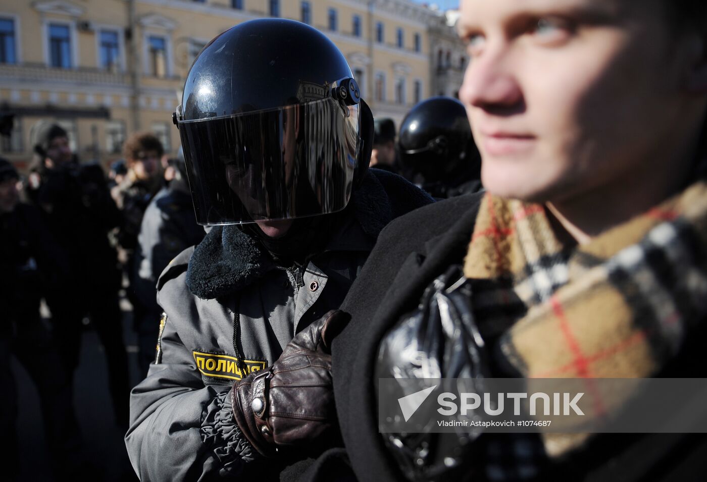 Opposition stages rally at St. Petersburg's Konyushennaya Square