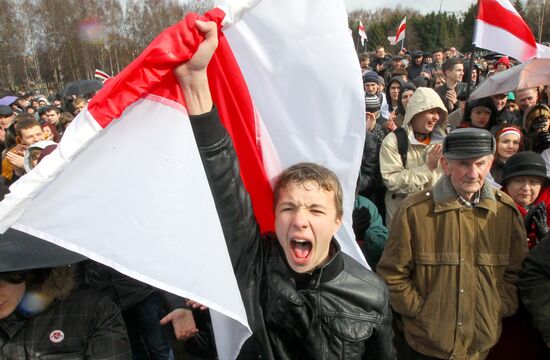 Minsk rally and procession mark Freedom Day