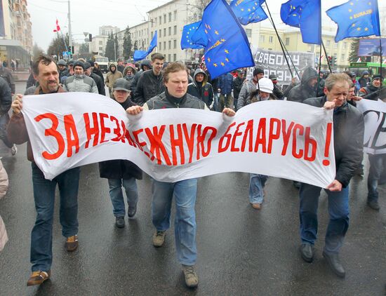Minsk rally and procession mark Freedom Day