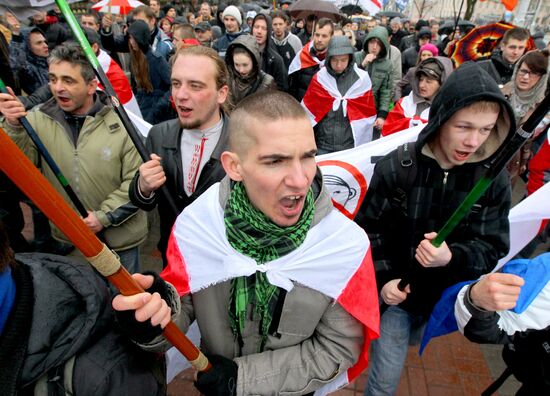 Minsk rally and procession mark Freedom Day