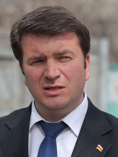 News conference by South Ossetian presidential candidates