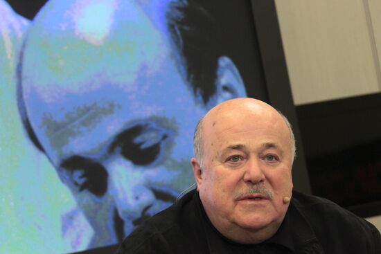 News conference by Alexander Kalyagin and Robert Sturua