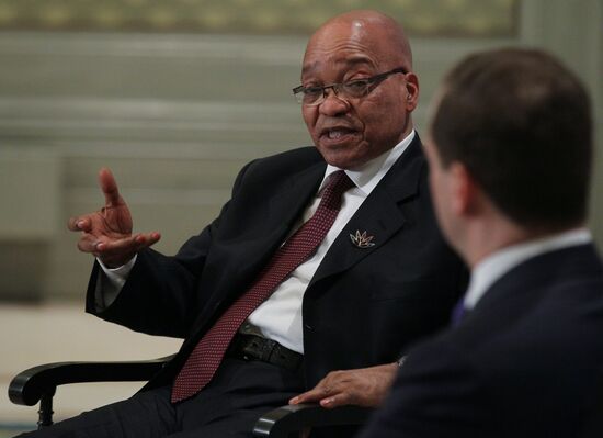 Dmitry Medvedev meets with Jacob Zuma in New Delhi