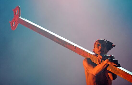 Rehearsal for play "Harlequin" at DEREVO theater