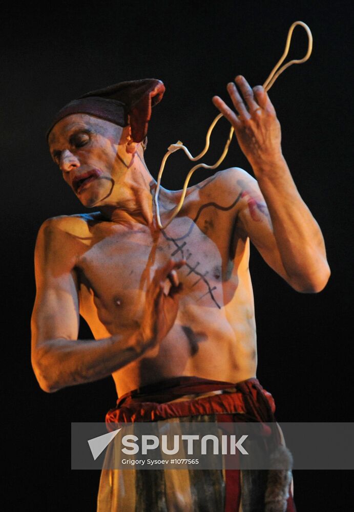 Rehearsal for play "Harlequin" at DEREVO theater