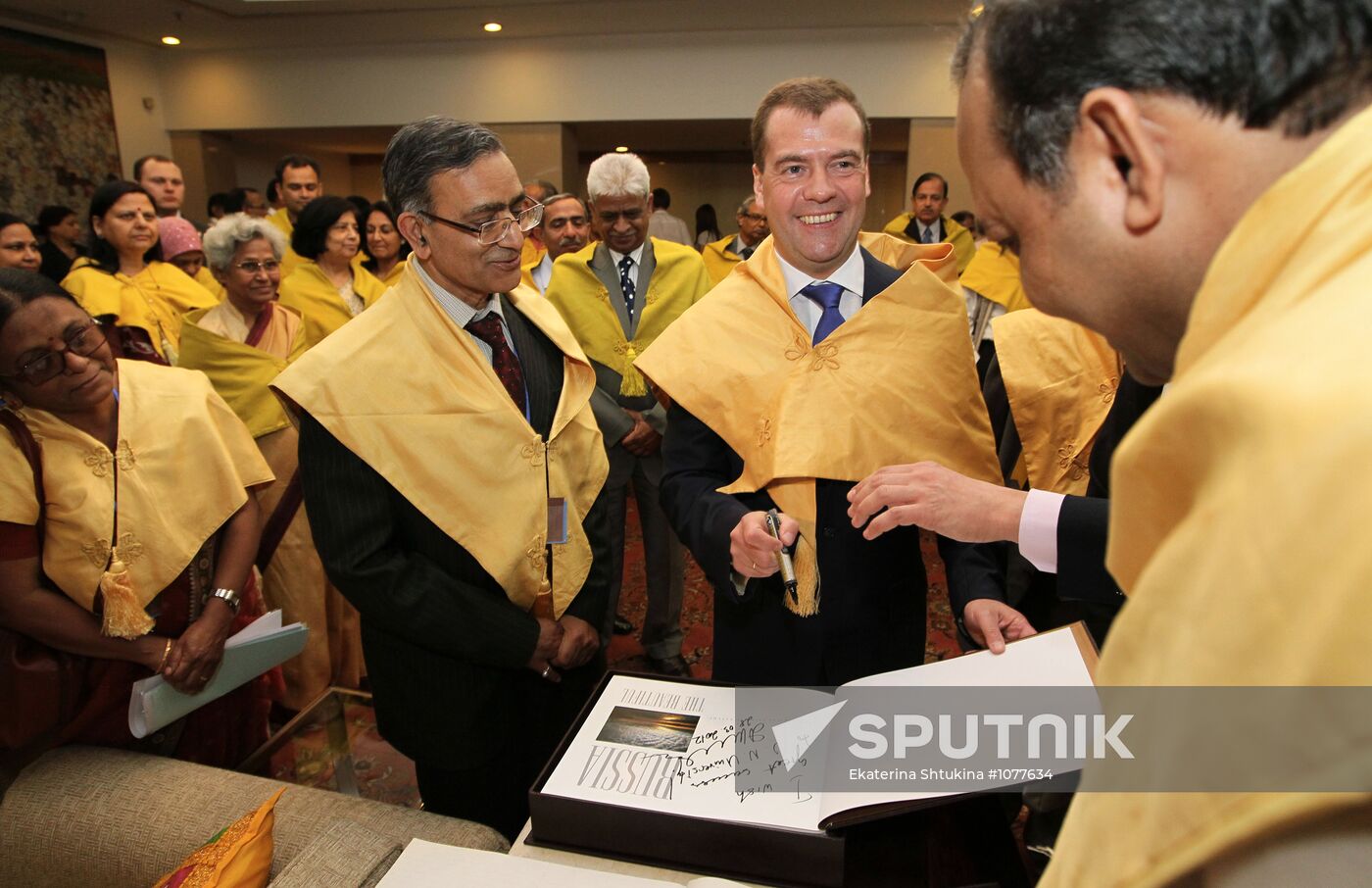 Dmitry Medvedev receives Ph.D. Honoris Causa title in India