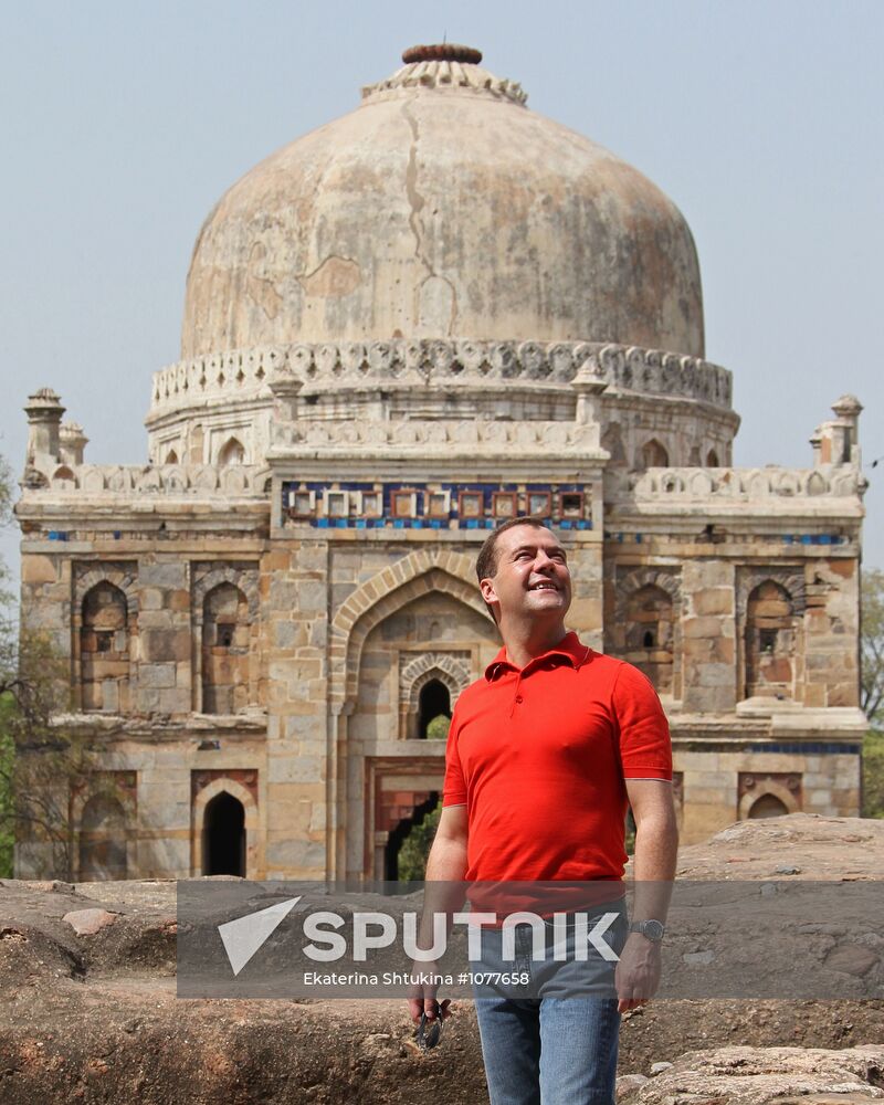 Dmitry Medvedev takes walk around New Delhi