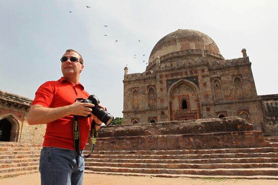 Dmitry Medvedev takes walk around New Delhi