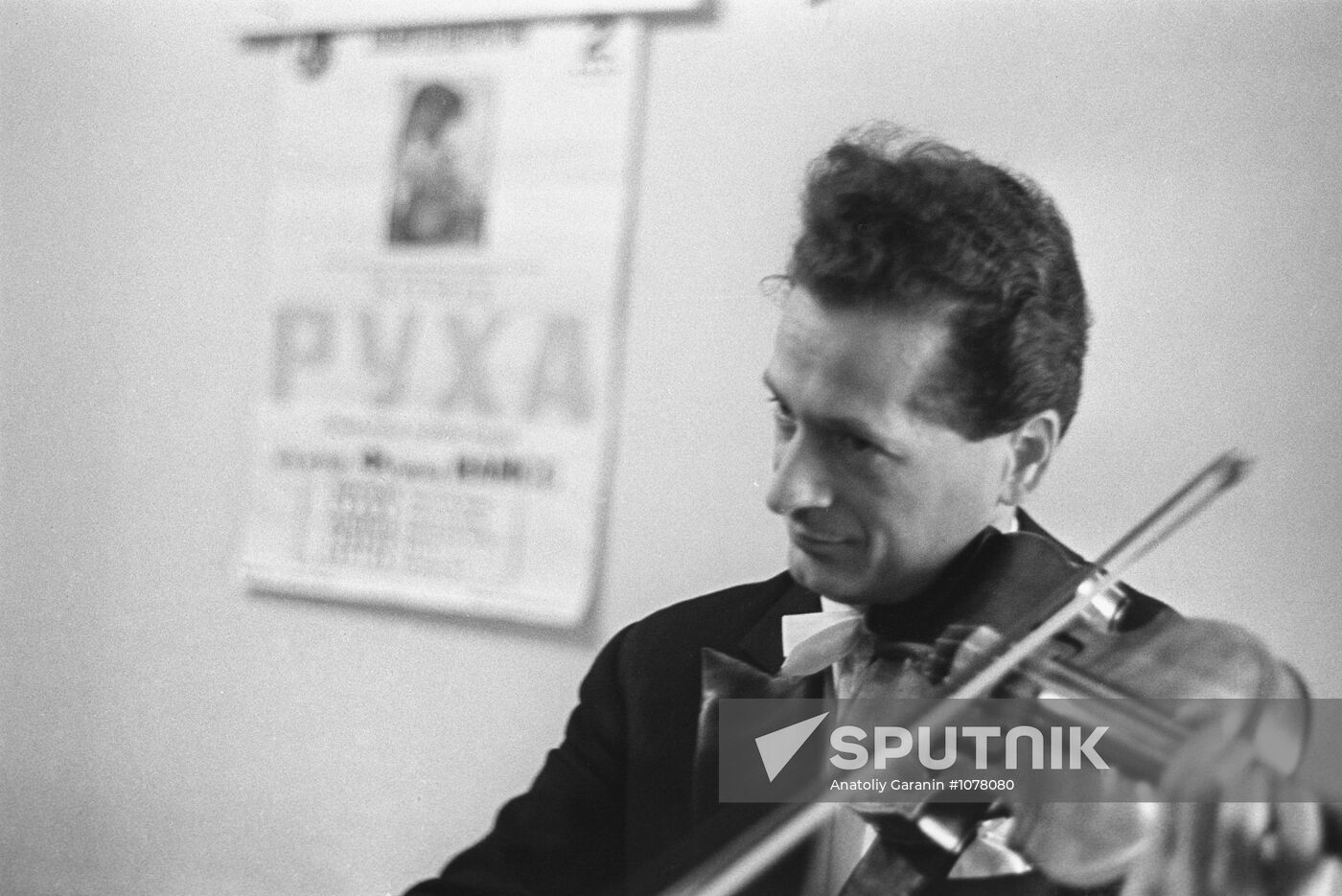 Romanian violinist Stefan Ruha