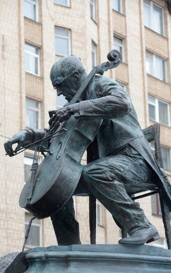 Unveiling of monument to Mstislav Rostropovich in Moscow