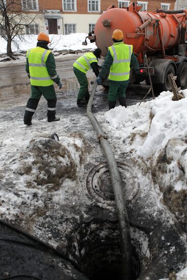 Cleaning debris from storm sewer in Kazan
