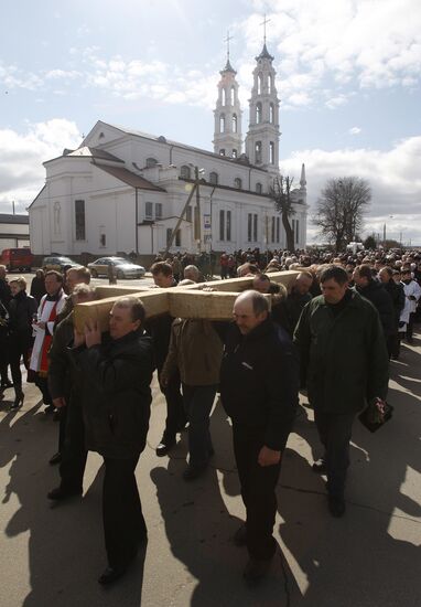 Celebrating Catholic Palm Sunday in village of Oshmyani