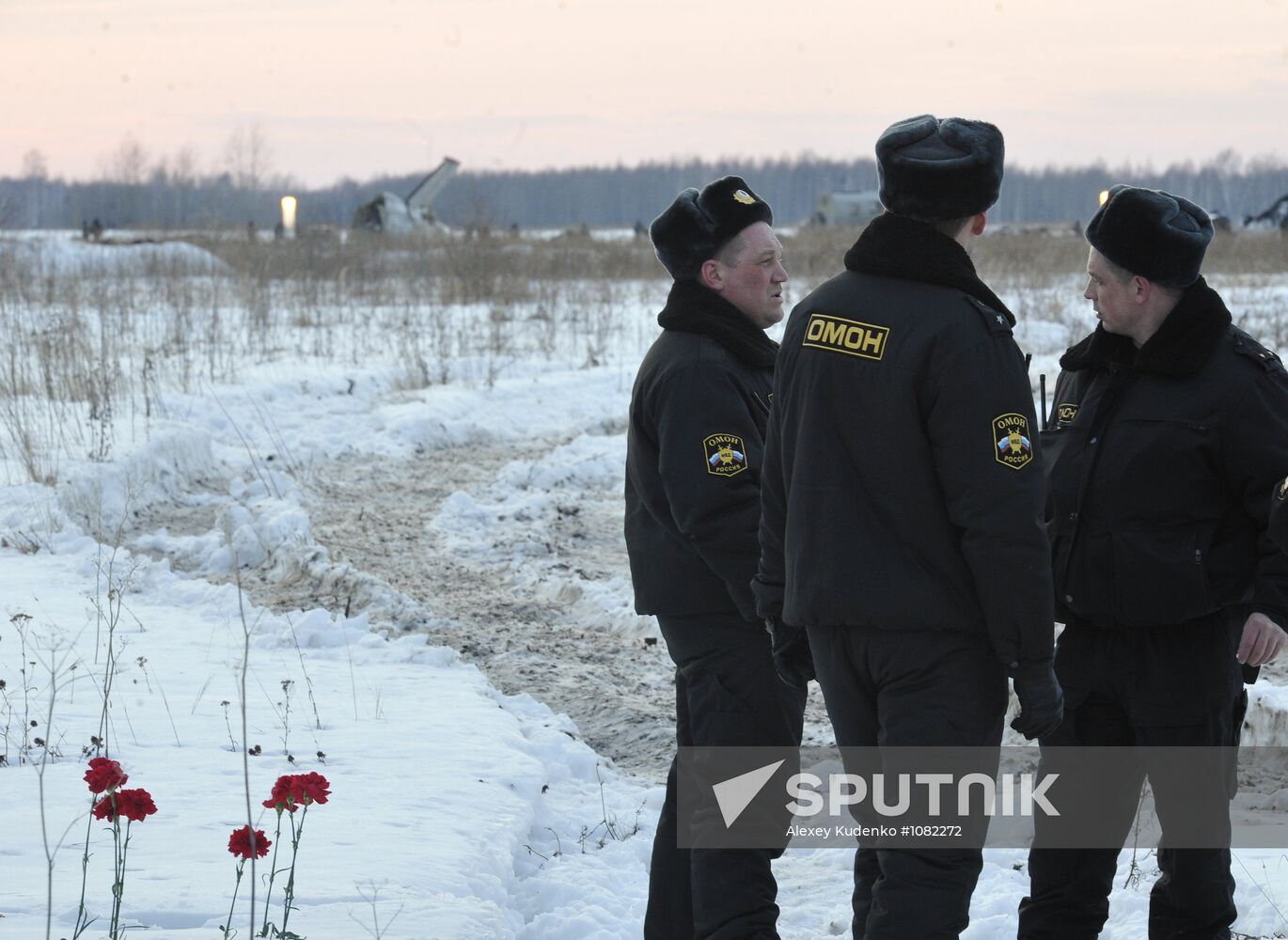 Situation at crash site of the ATR-72 airplane in Tyumen
