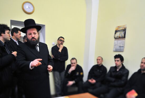 Preparation for Passover in the synagogue at Butyrka prison