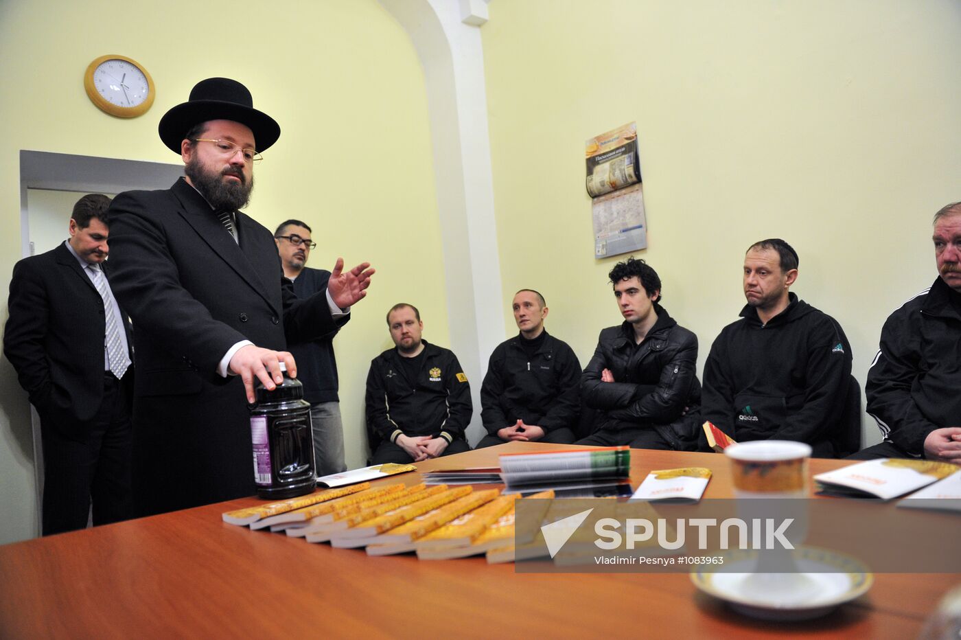 Preparation for Passover in the synagogue at Butyrka prison