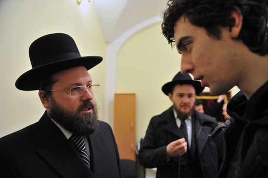 Preparation for Passover in the synagogue at Butyrka prison
