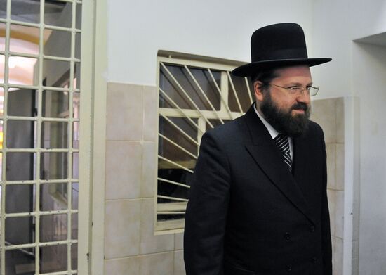 Preparation for Passover in the synagogue at Butyrka prison