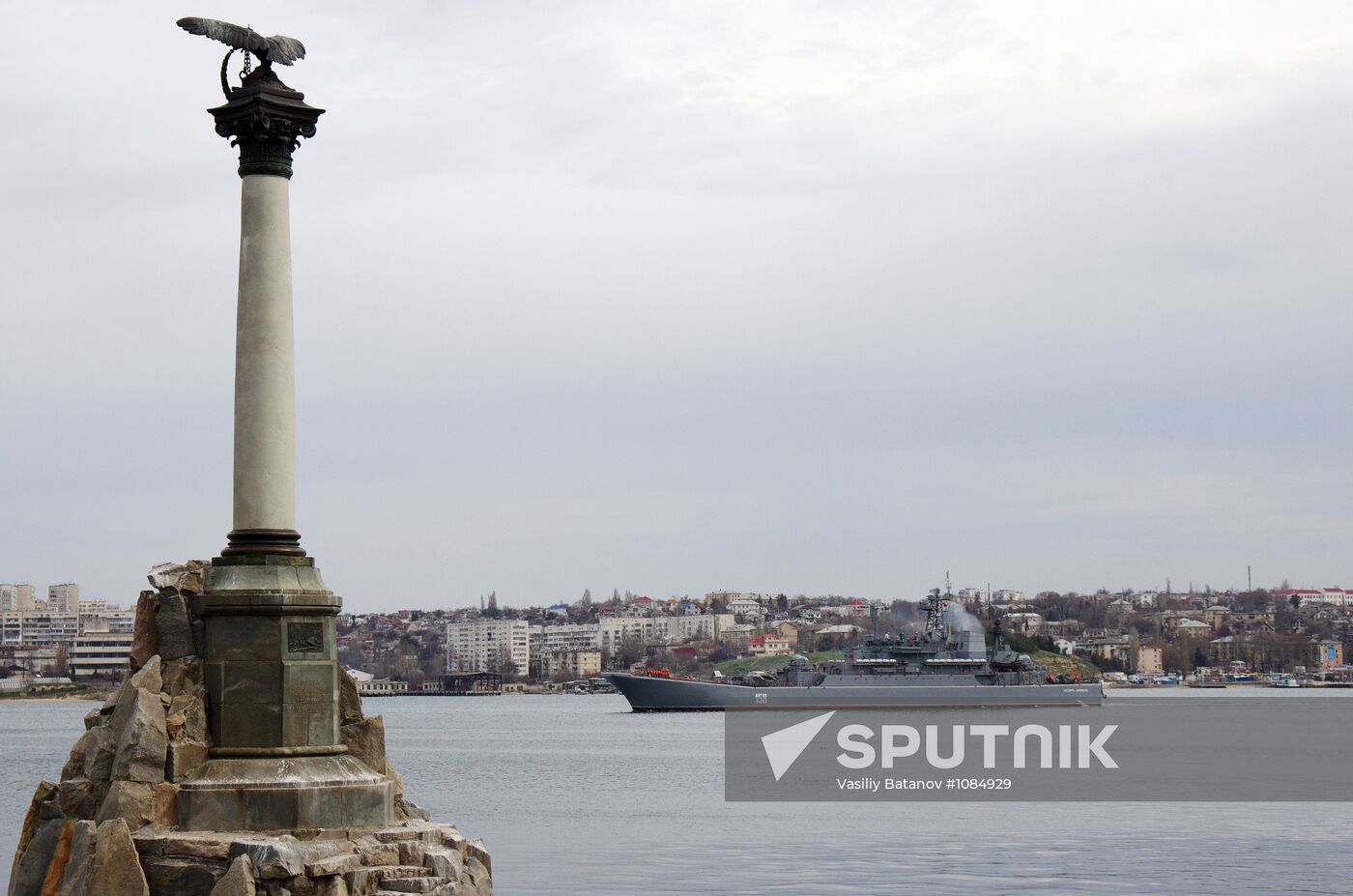 Amphibious assault ship "Caesar Kunikov" sails out of Sevastopol