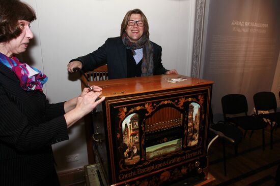 Collectors and Collections festival opening