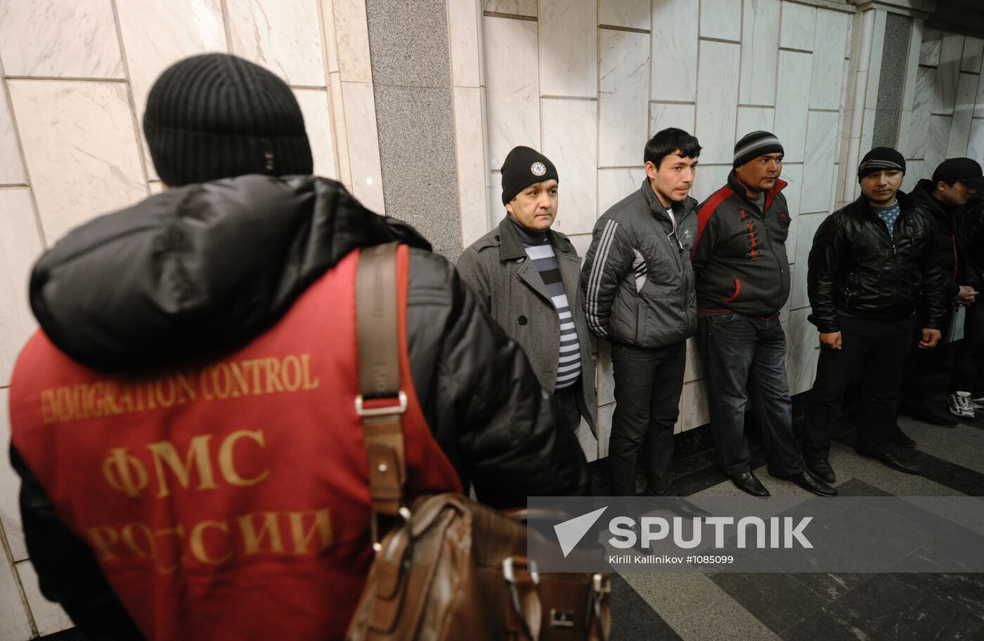Federal Migration Service raids Moscow railway terminals