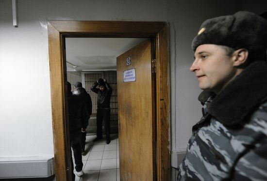 Federal Migration Service raids Moscow railway terminals