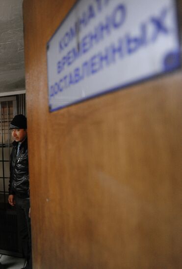 Federal Migration Service raids Moscow railway terminals