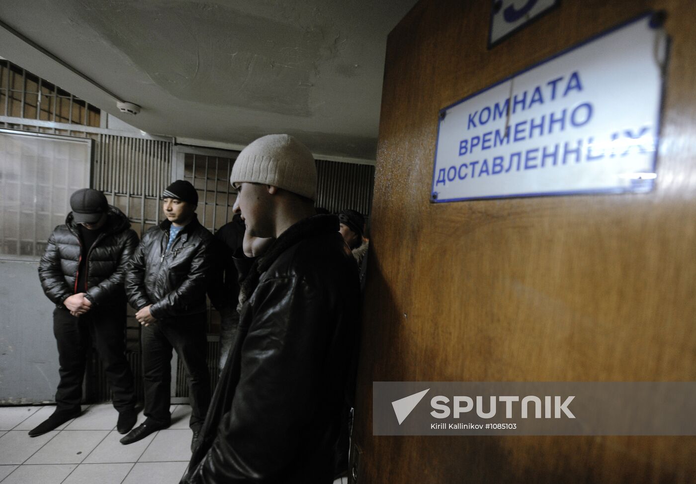 Federal Migration Service raids Moscow railway terminals