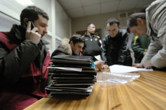 Federal Migration Service raids Moscow railway terminals