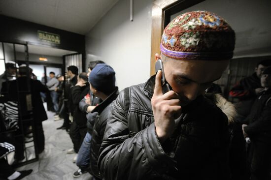 Federal Migration Service raids Moscow railway terminals