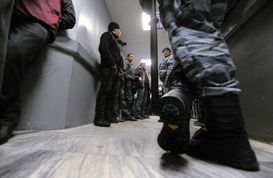Federal Migration Service raids Moscow railway terminals