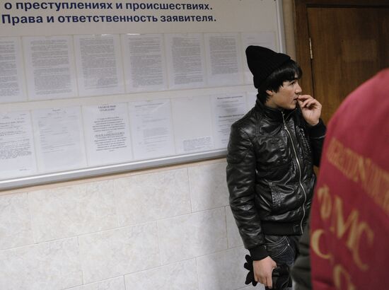 Federal Migration Service raid in Moscow train station