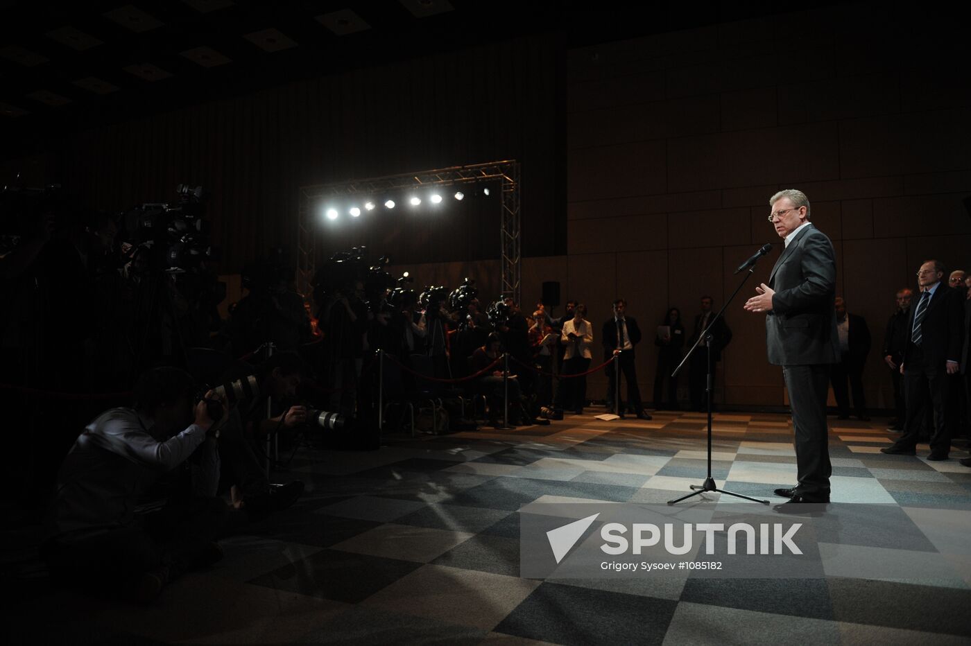 Alexei Kudrin gives news conference
