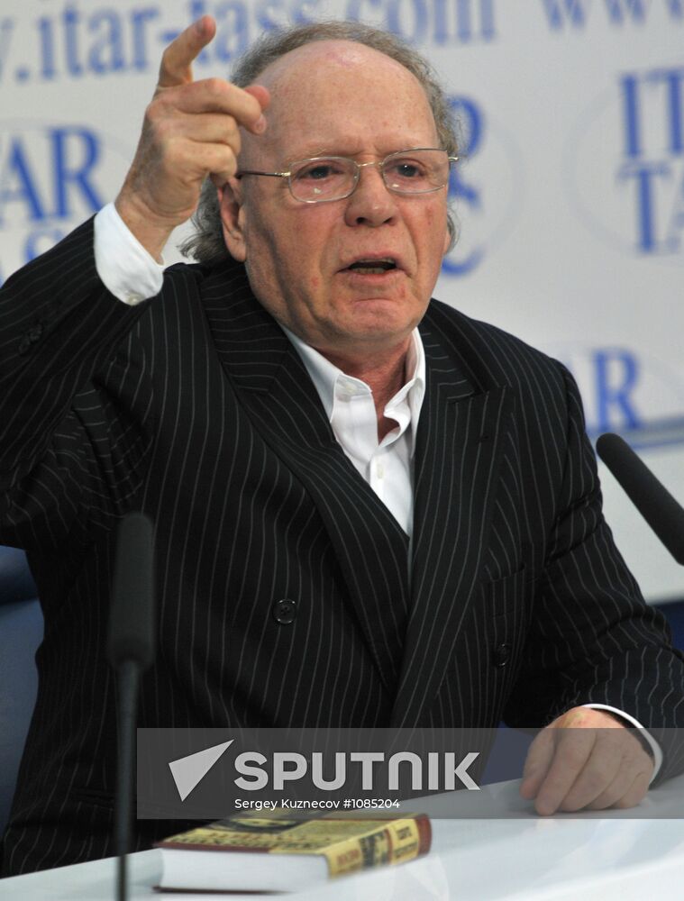 Edvard Radzinsky gives news conference